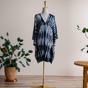 0124/ Black and White Medium Length Kaftan